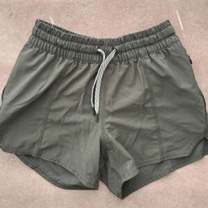 Vuori Clementine 4” Short